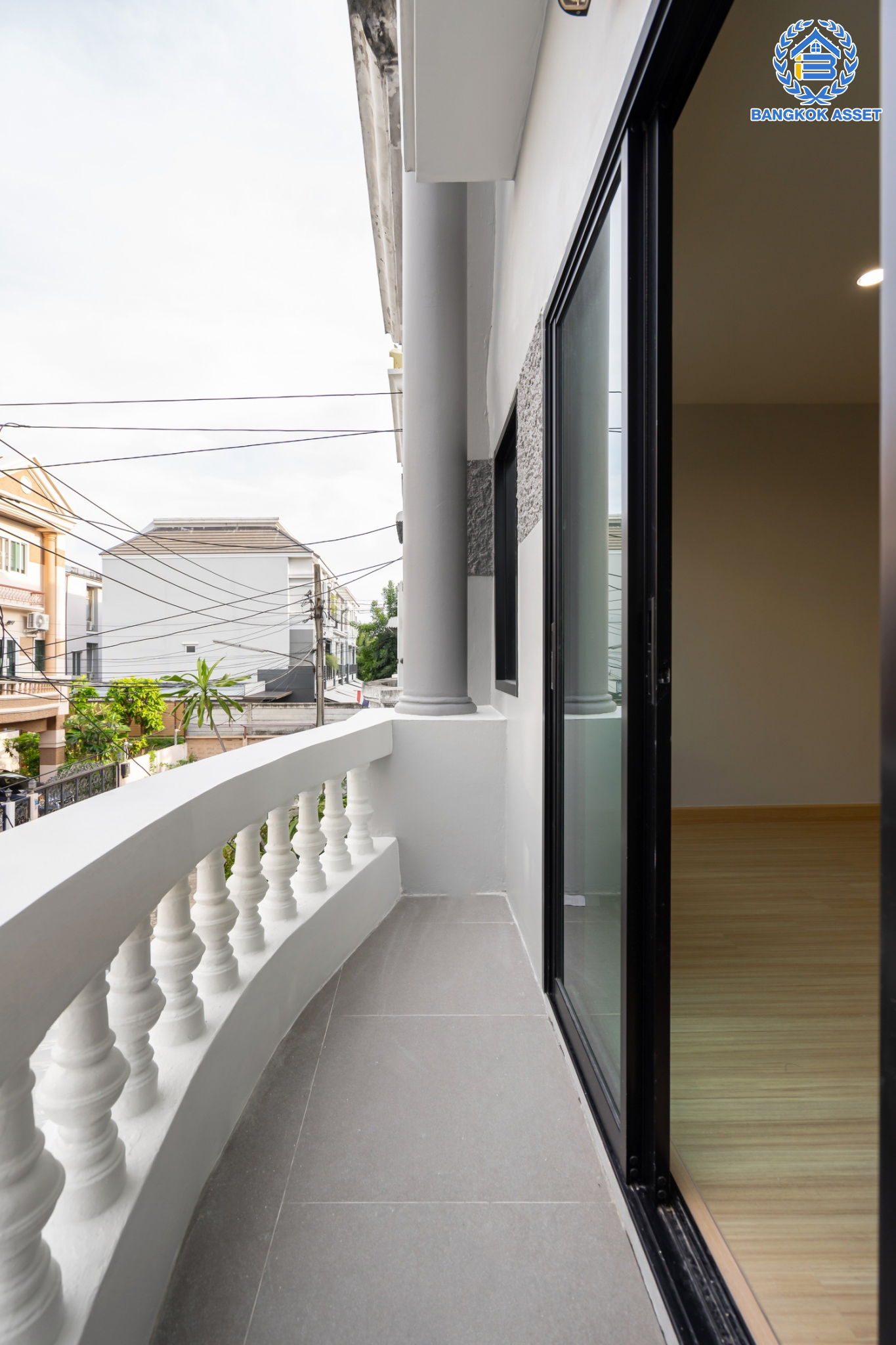 บ้านมือสองตกแต่งใหม่ ม.พิบูลย์การ์เด้นวิลล์ พิบูลย์สงคราม-พระราม5 ทาวน์โฮม 3 ชั้น หลังใหญ่! เนื้อที่ 26.1 ตร.ว. ฟังก์ชัน 4 ห้องนอน 5 ห้องน้ำ (มีห้องน้ำในตัวทุกห้อง) จอดรถได้ 2 คัน บนสุดยอดทำเล! เชื่อมถนนพิบูลย์สงคราม, วงศ์สว่าง, นครอินทร์ และติวานนท์ ใกล้จุดขึ้นทางด่วนศรีรัช-วงแหวนรอบนอก ใกล้รถไฟฟ้า "สถานีแยกติวานนท์"